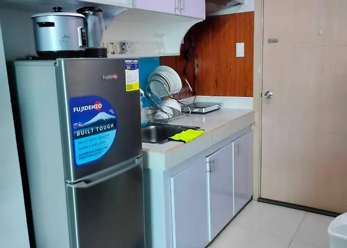 15th Floor Cozy Unit With Netflix, Ac And Free Wifi In Mplace Manila