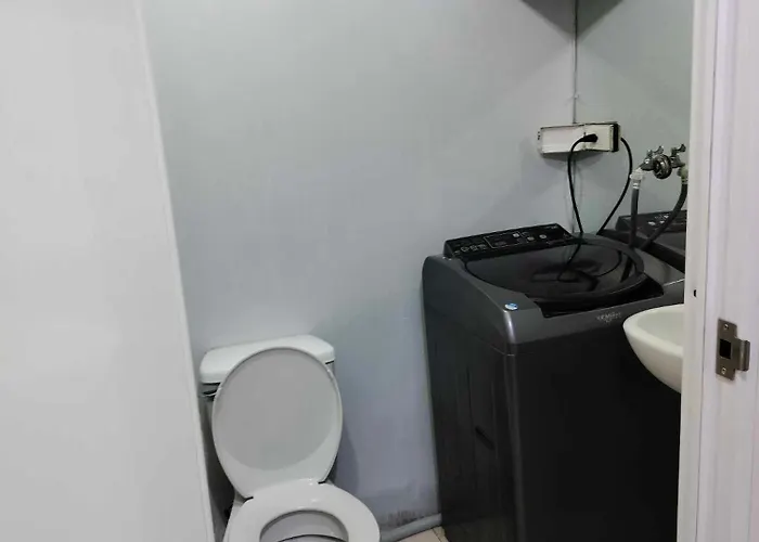 15th Floor Cozy Unit With Netflix, Ac And Free Wifi In Mplace Manila
