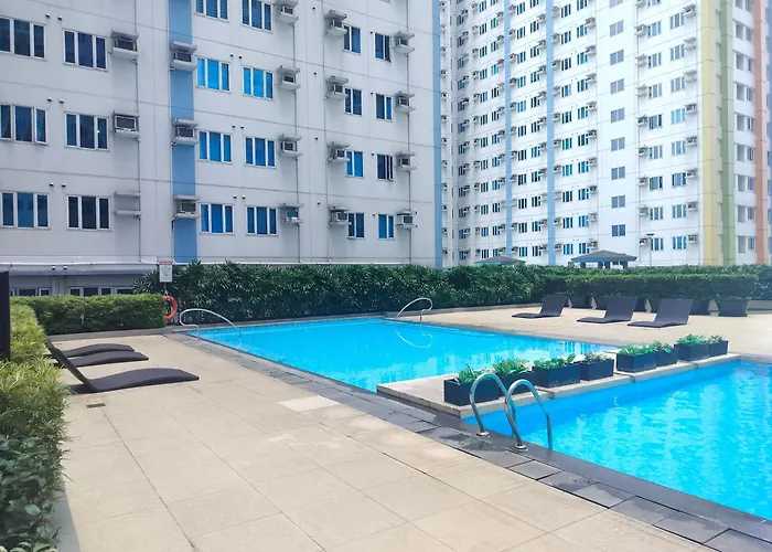 15th Floor Cozy Unit With Netflix, Ac And Free Wifi In Mplace Apartment Manila
