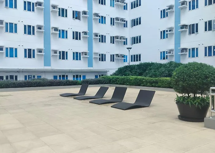 15th Floor Cozy Unit With Netflix, Ac And Free Wifi In Mplace Manila